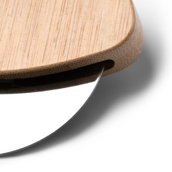 Tagliapizza (RONY) con supporto in bambù – utensile da cucina elegante ed ecologico