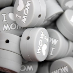 Inserto I Love Mom in silicone – Dettaglio dolce per accessori handmade e regali affettuosi